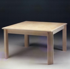 Plinto Quadro table in maple and briar