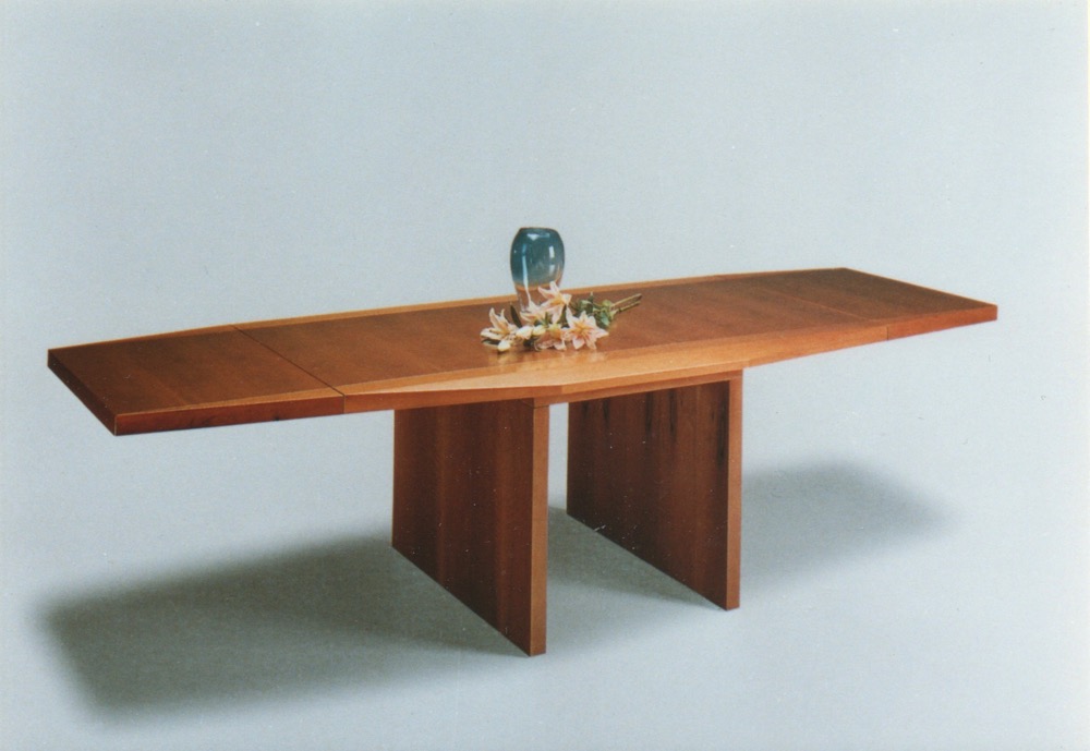 Giotto table in walnut 1