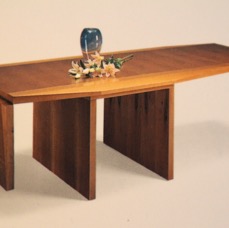 Giotto table in walnut 2