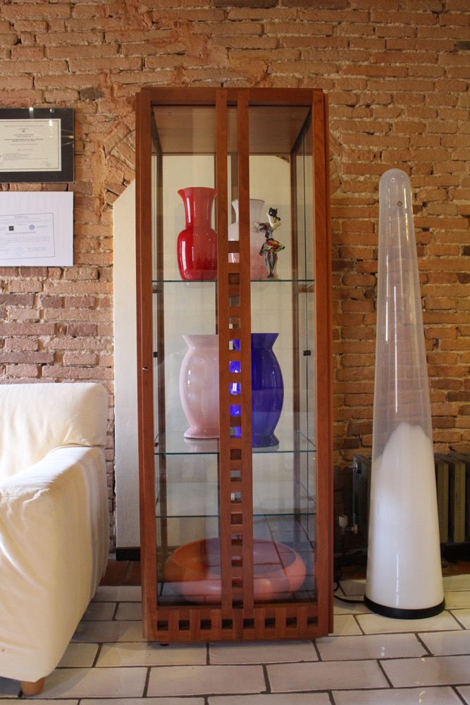 Micene glass-cupboard in cherry wood 1