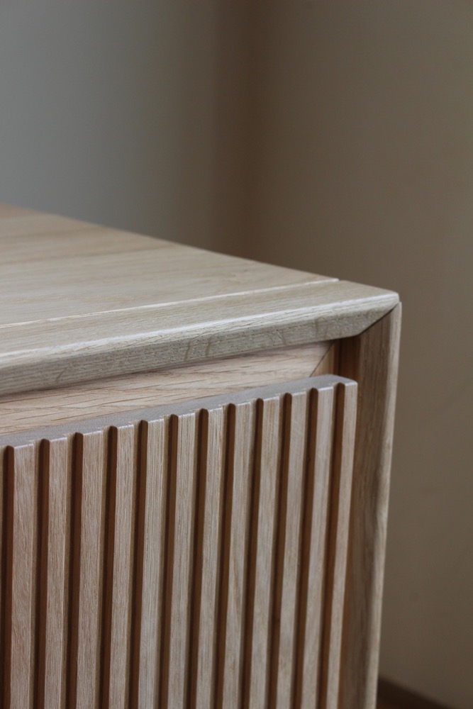 Fuga suspended sideboard in oak 4