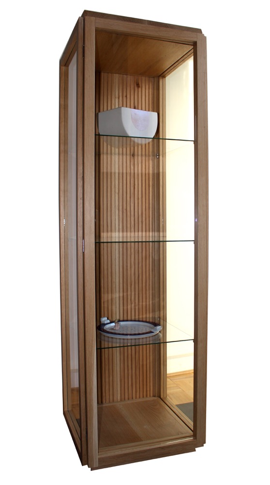 Fuga glass-cupboard in oak 2